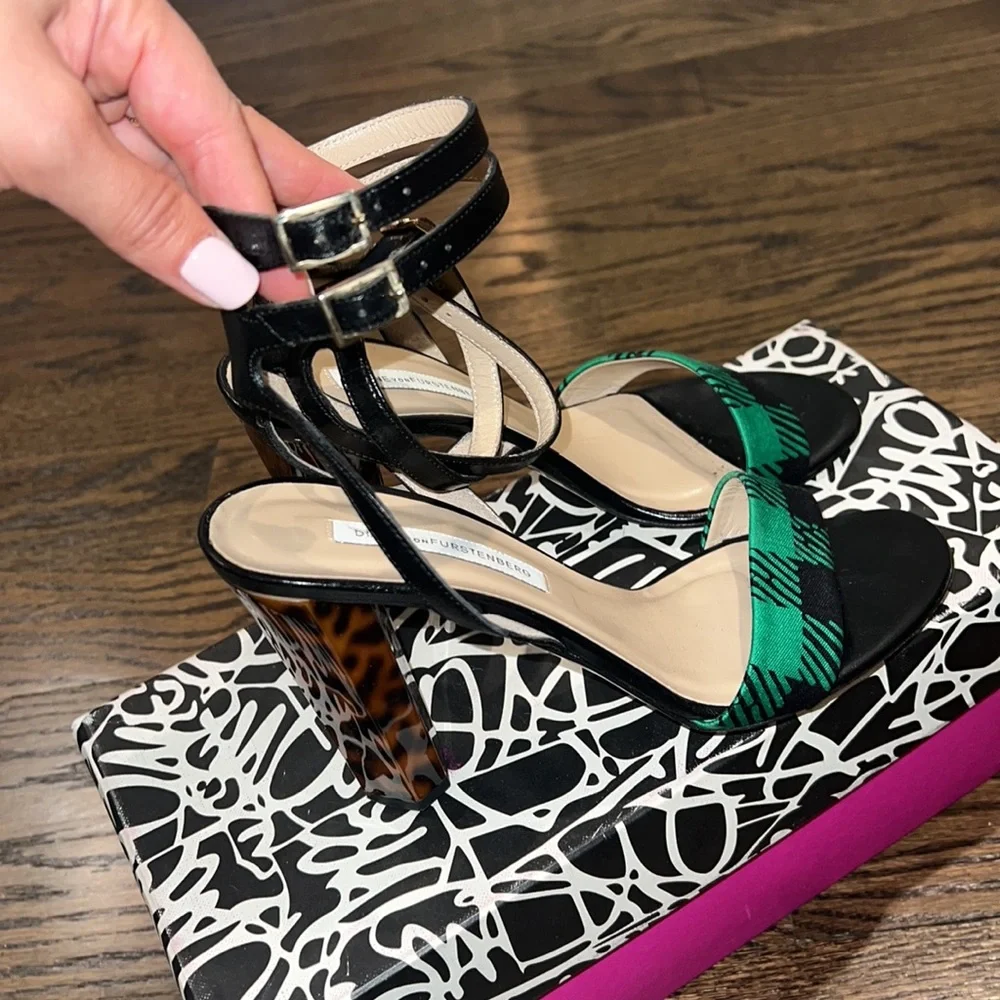 DVF Heels - super unique! - Picture 4 of 5